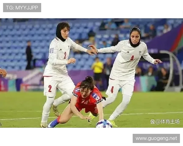 伊朗女足亚洲杯遭嘘仍敬礼